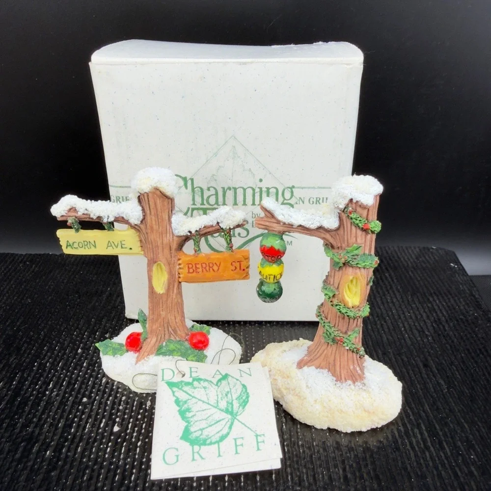 Charming Tails Dean Griff Silvestri Street Light Sign Accesso Winter Set New Box